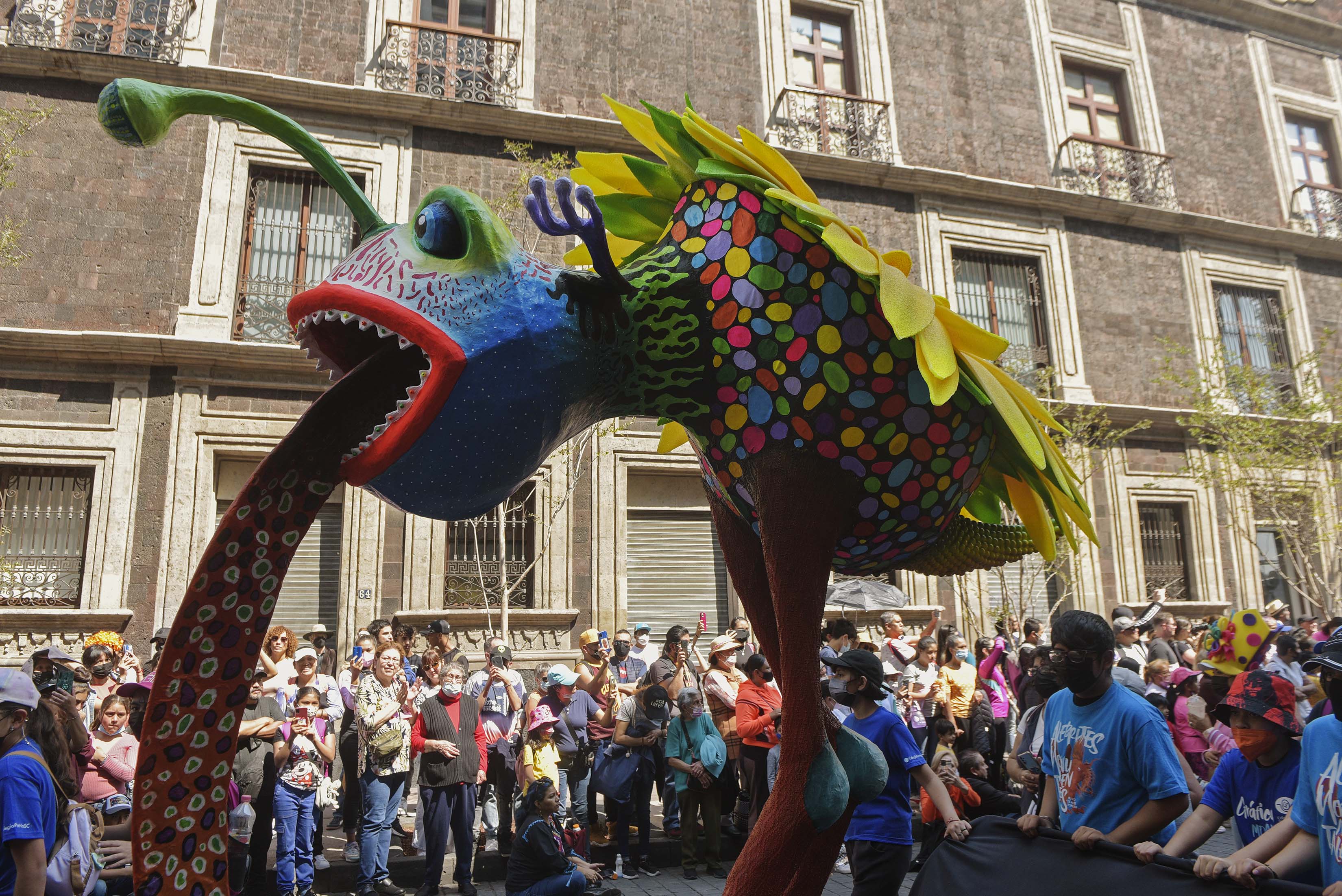 Disfrutan Mil Personas Del Desfile De Alebrijes Monumentales En La