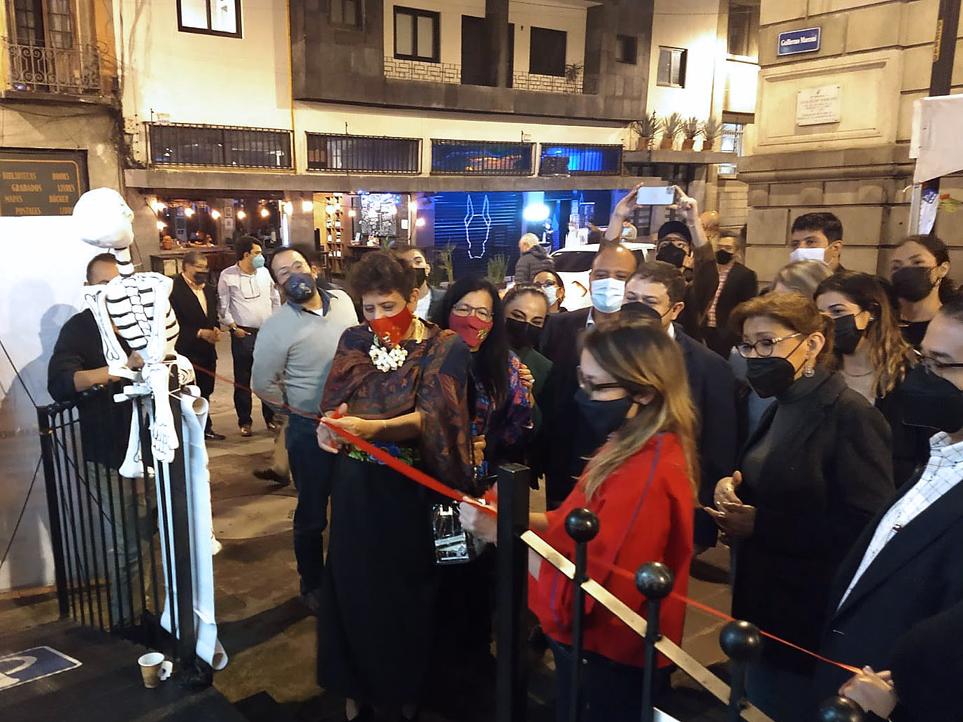 MX TV VISITA DE OFRENDAS EN CALLE MARCONÍ_12.jpg