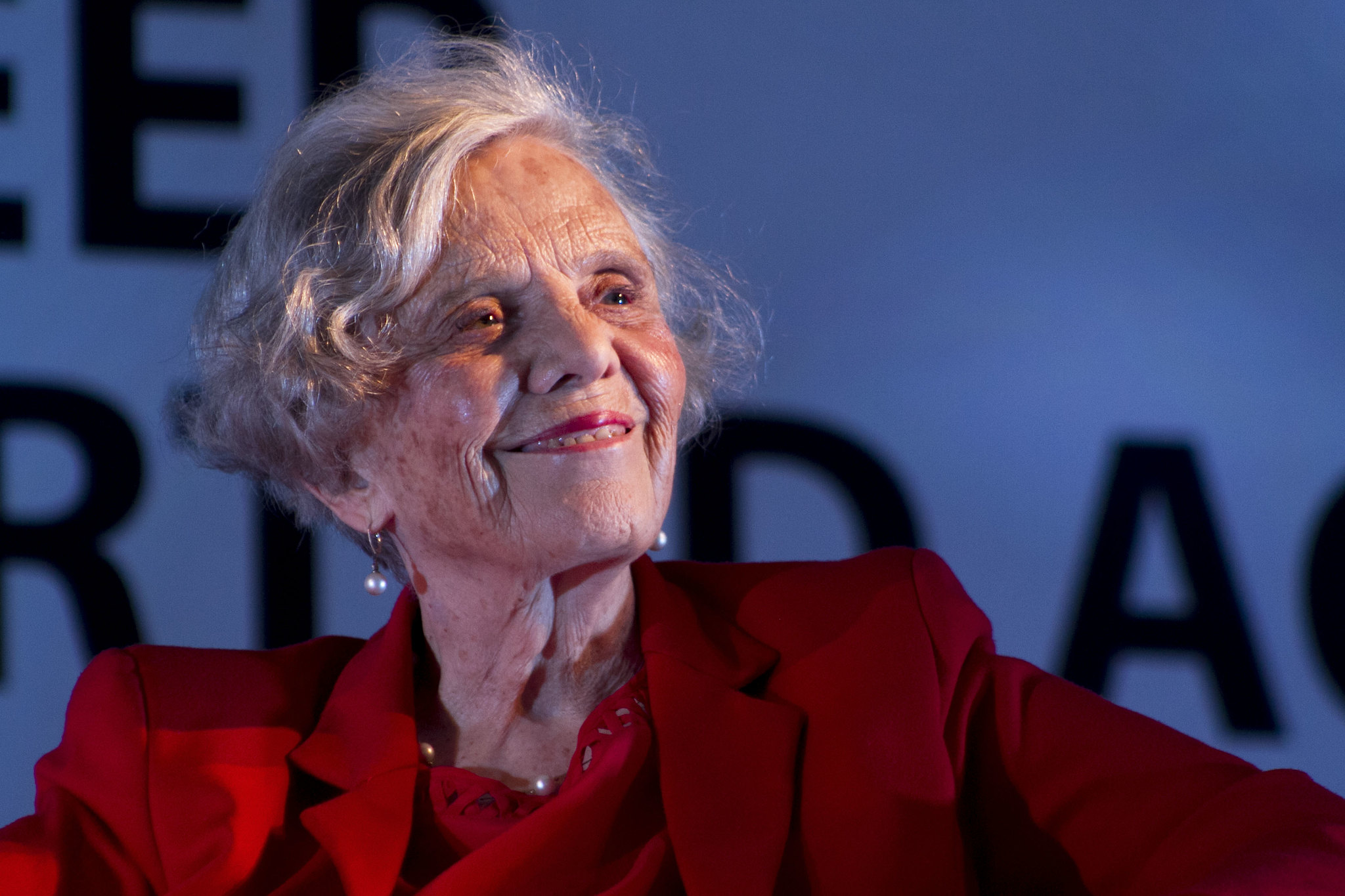 ELENA PONIATOWSKA 2.jpg