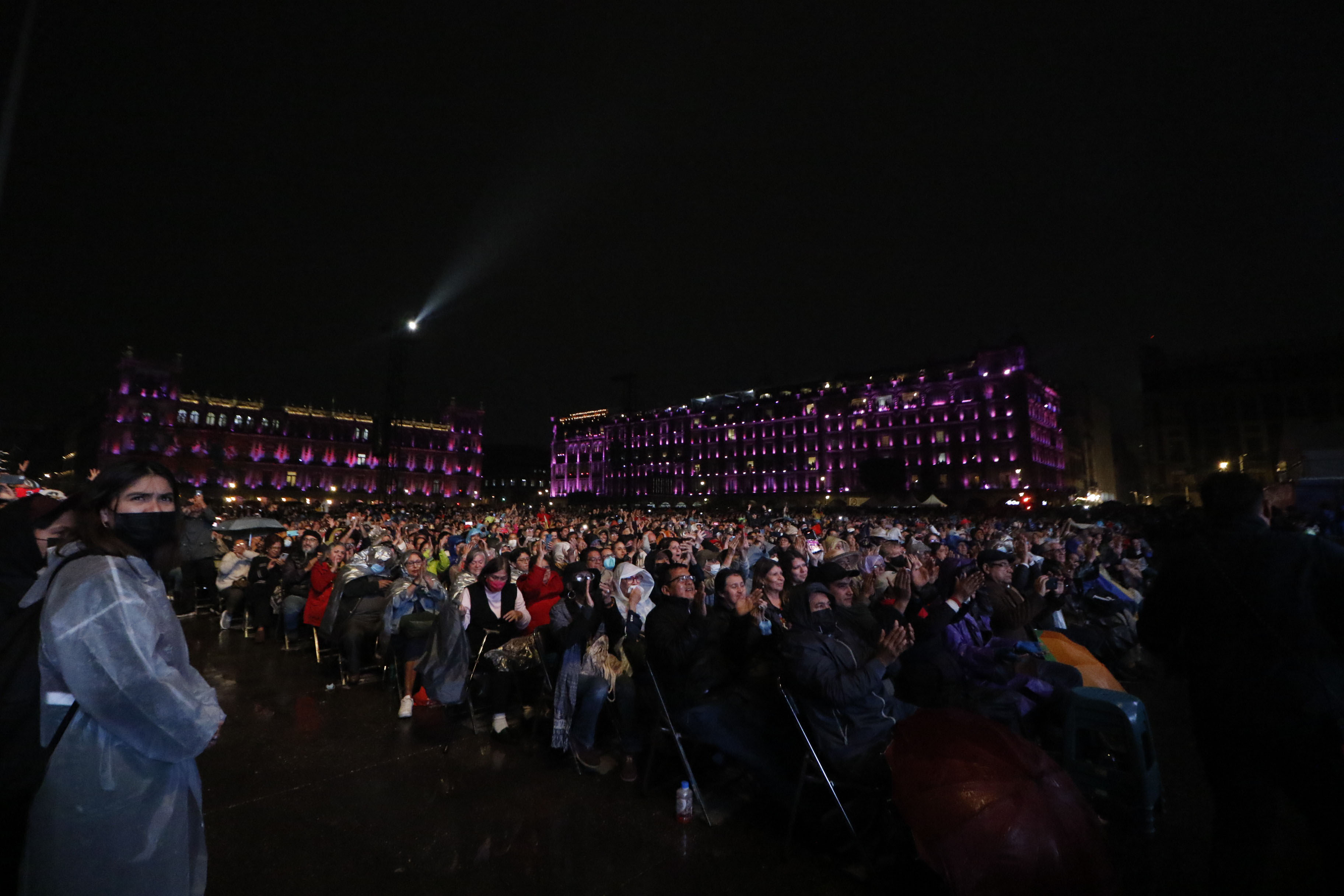 MX TV CONCIERTO SERRAT_10.jpg