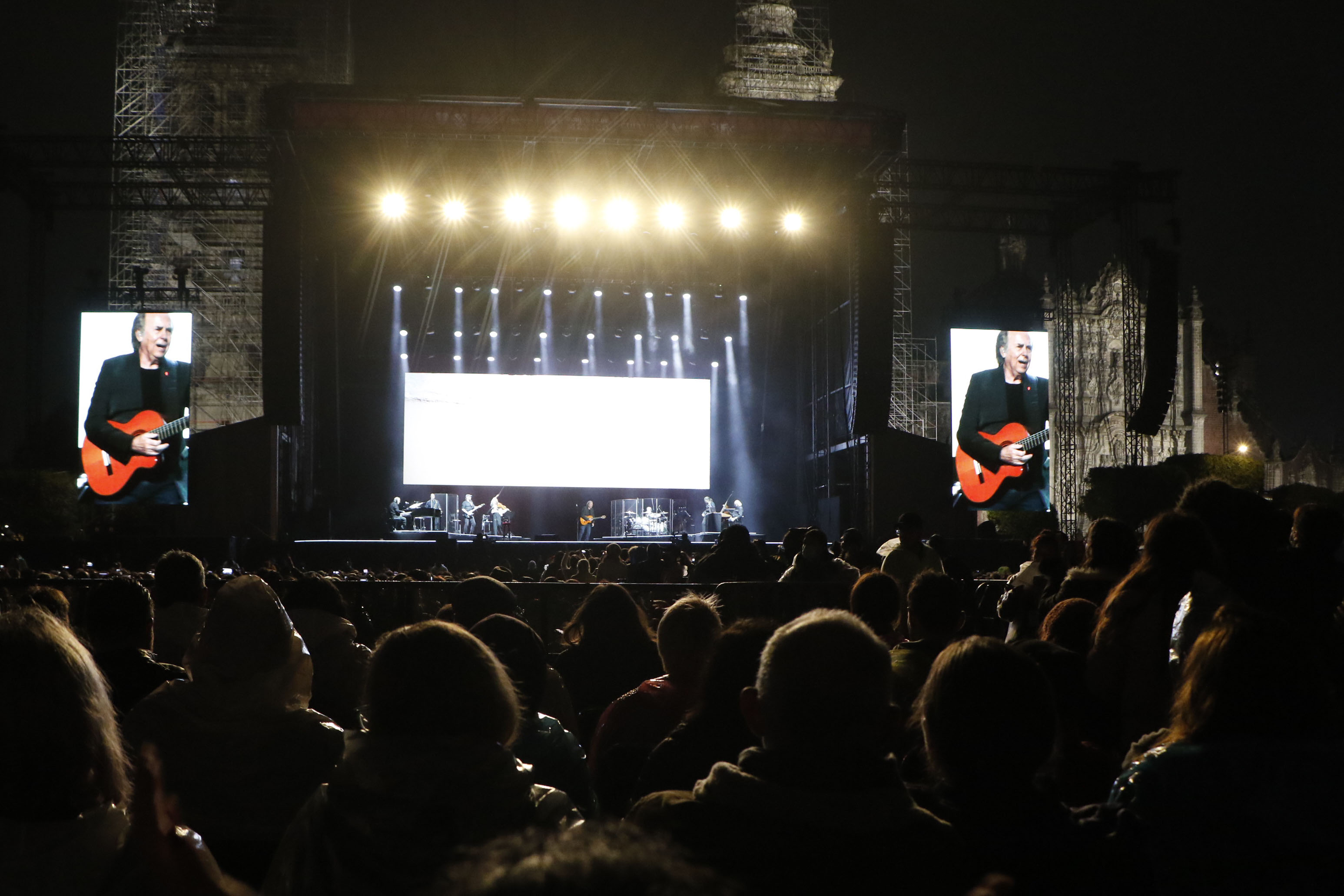 MX TV CONCIERTO SERRAT_35.jpg